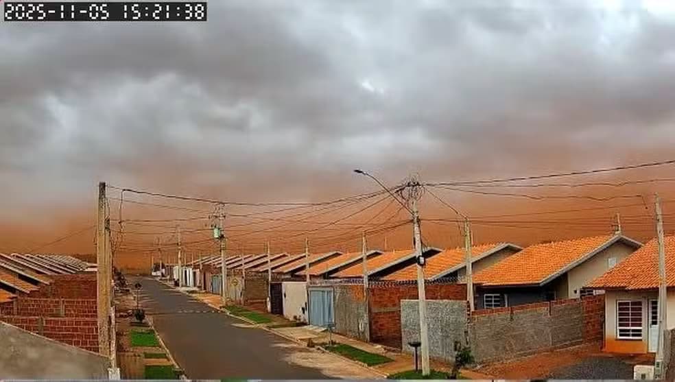 Céu alaranjado e ventos de até 65 km/h assustam cidades do interior paulista; Defesa Civil alerta para riscos